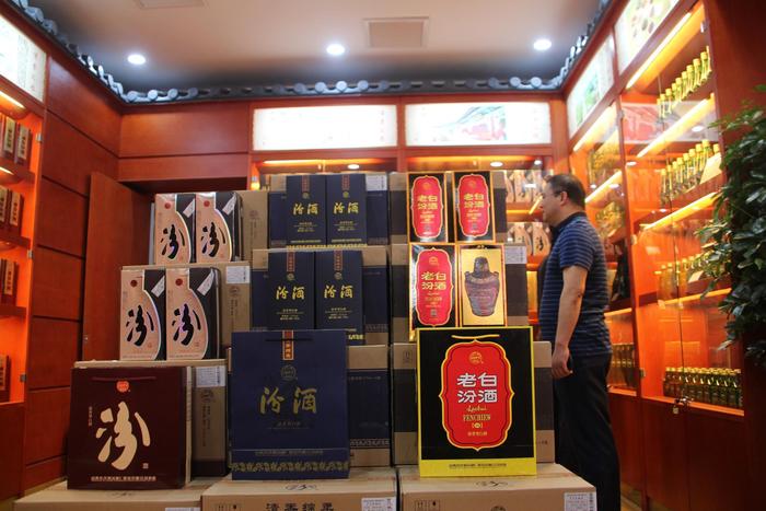南陽汾酒竹葉青旗艦店盛大開業，開啟白酒零售新篇章